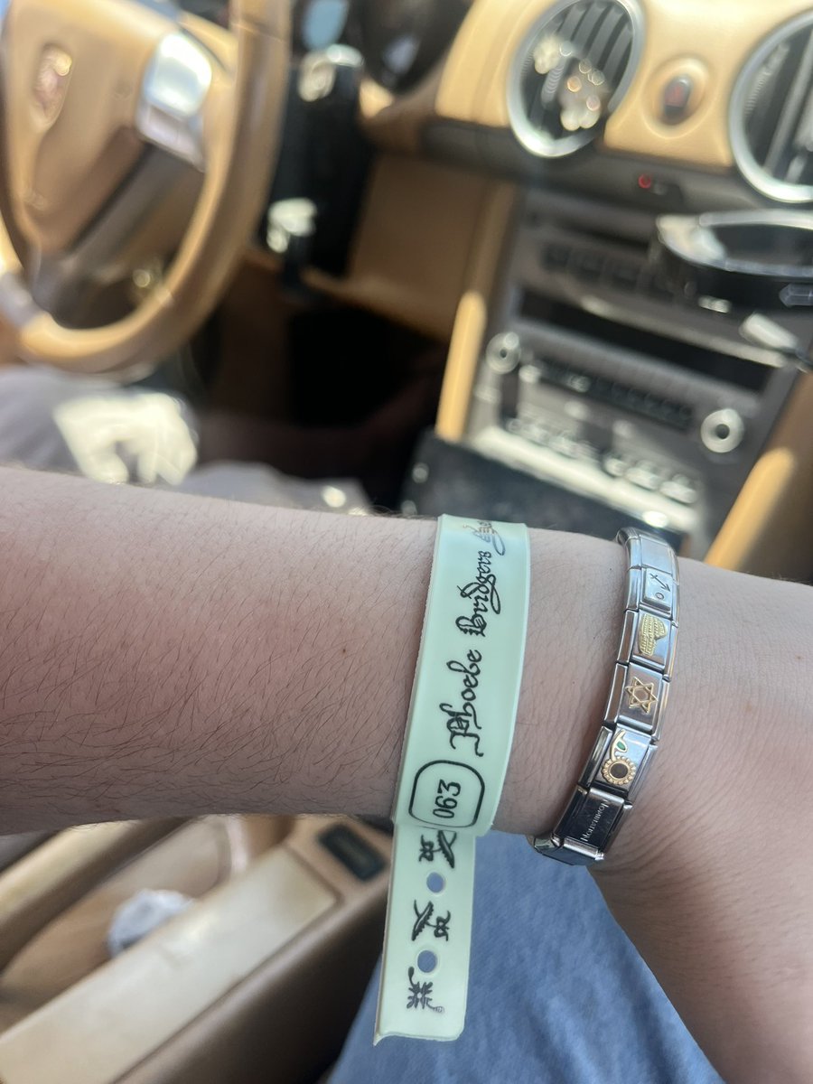 santosdyke's tweet photo. the wristbands are beautiful https://t.co/s3Sa8RmO6P