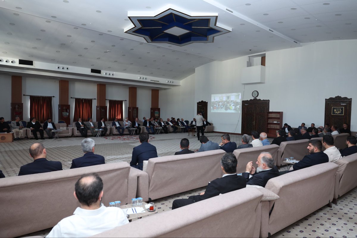 mahirunal's tweet photo. Kahramanmaraş Valimiz Sayın Mükerrem Ünlüer’in katılımlarıyla; Kahramanmaraş Büyükşehir Belediye Başkanımız Sayın Fırat Görgel, Sütçü İmam Üniversitesi Rektörü Prof. Dr. İbrahim Taner Okumuş, İstiklal Üniversitesi Rektörü Prof. Dr. İsmail Bakan, İl Milli Eğitim Müdürü Sayın Turan Akpınar, Gençlik ve Spor İl Müdürü Sayın Yasin Özdemir, Kahramanmaraş İl Müftümüz Sayın Hasan Hüseyin Güller, STK temsilcilerimiz ve kıymetli paydaşlarımızla Eğitime Destek Platformu Toplantısı’nda bir araya geldik.

Çocuklarımızın ve gençlerimizin daha güçlü imkanlarla, daha sağlam bir düşünce zeminiyle yetişmesi adına ortaya konulan her samimi çaba büyük kıymet taşıyor.

Toplantımıza katkı sunan tüm kurumlarımıza ve kıymetli katılımcılarımıza teşekkür ediyorum.

@mukerrem_unluer 
@firatgorgel
@profismailbakan
@ibrahimtokumus