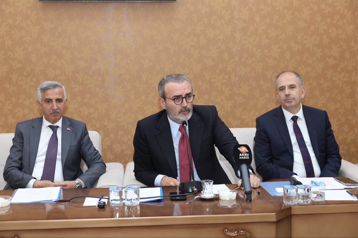 mahirunal's tweet photo. Kahramanmaraş Valimiz Sayın Mükerrem Ünlüer’in katılımlarıyla; Kahramanmaraş Büyükşehir Belediye Başkanımız Sayın Fırat Görgel, Sütçü İmam Üniversitesi Rektörü Prof. Dr. İbrahim Taner Okumuş, İstiklal Üniversitesi Rektörü Prof. Dr. İsmail Bakan, İl Milli Eğitim Müdürü Sayın Turan Akpınar, Gençlik ve Spor İl Müdürü Sayın Yasin Özdemir, Kahramanmaraş İl Müftümüz Sayın Hasan Hüseyin Güller, STK temsilcilerimiz ve kıymetli paydaşlarımızla Eğitime Destek Platformu Toplantısı’nda bir araya geldik.

Çocuklarımızın ve gençlerimizin daha güçlü imkanlarla, daha sağlam bir düşünce zeminiyle yetişmesi adına ortaya konulan her samimi çaba büyük kıymet taşıyor.

Toplantımıza katkı sunan tüm kurumlarımıza ve kıymetli katılımcılarımıza teşekkür ediyorum.

@mukerrem_unluer 
@firatgorgel
@profismailbakan
@ibrahimtokumus