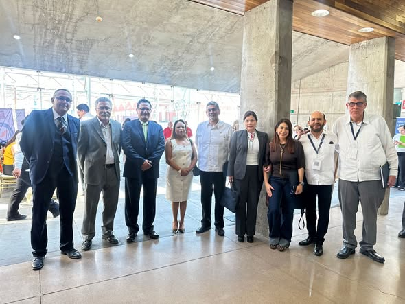PAgraria's tweet photo. 📍 #Aguascalientes 

La Representante Estatal, Elizabeth Reyes, y el Subrepresentante, Juan Ignacio Rodarte, participaron en la CXXX Jornada Nacional del Notariado Mexicano y VI Jornada Nacional con Perspectiva de Género, fortaleciendo el intercambio institucional en materia agraria y de igualdad sustantiva. ⚖️ 

#PerspectivaDeGénero #JusticiaAgraria #TrabajoInstitucional