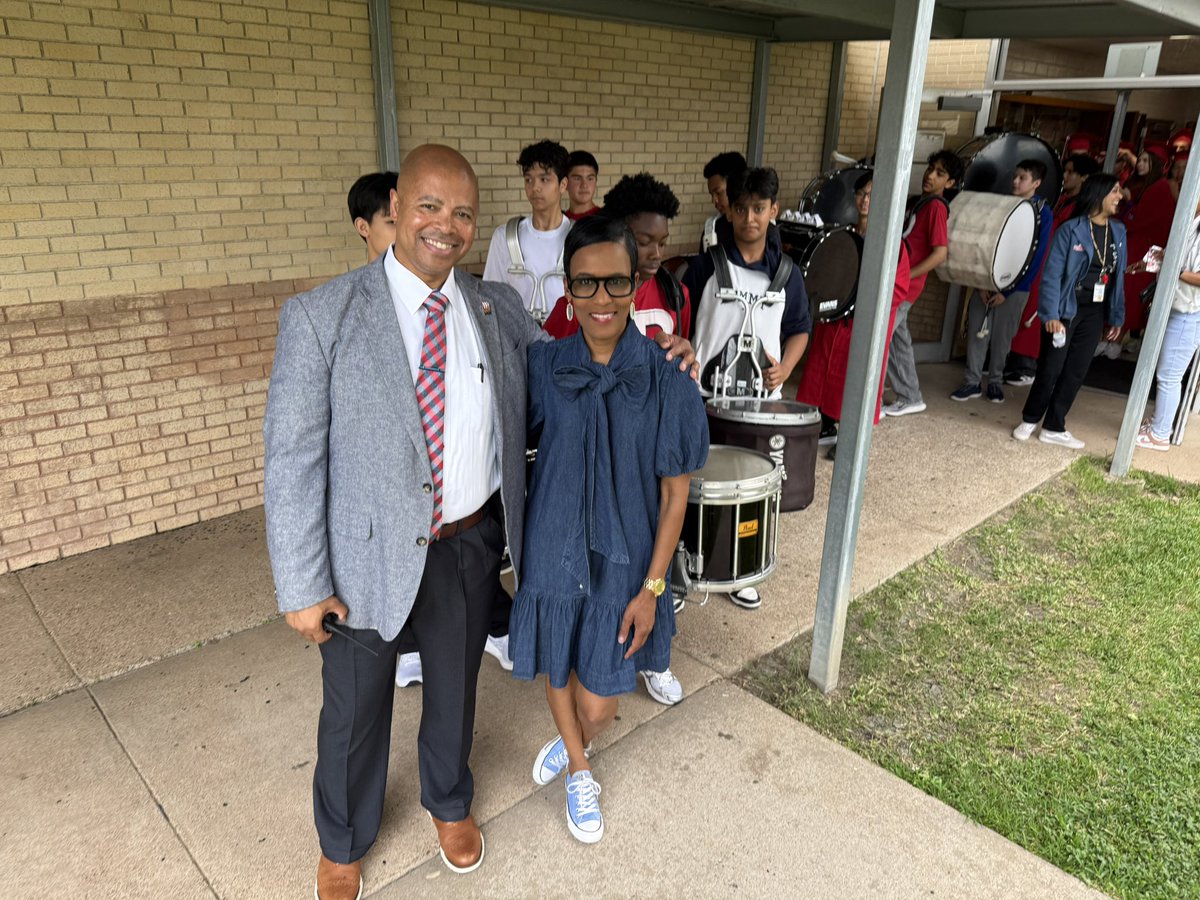 Dulles Middle School tweet media