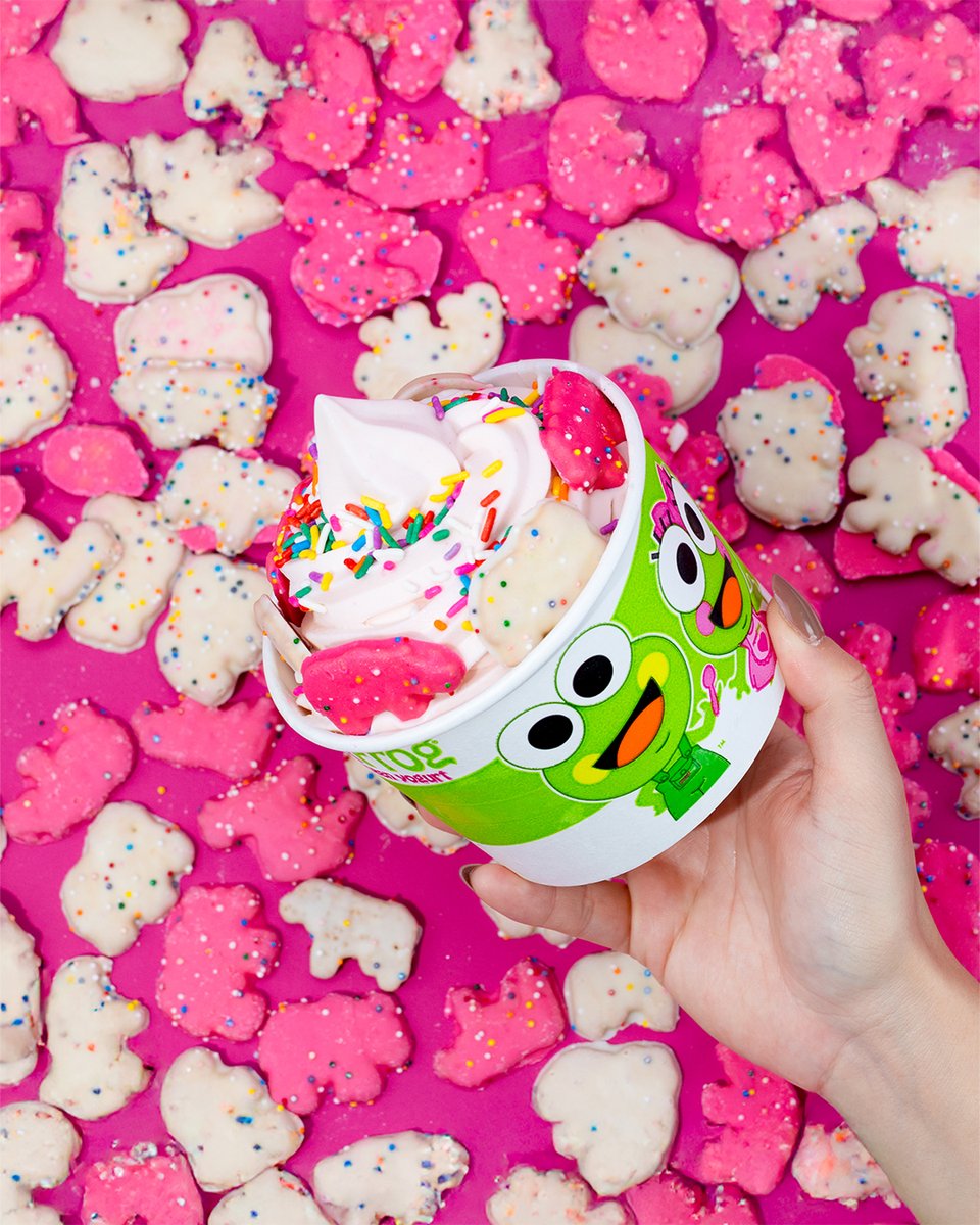 sweetFrog's tweet photo. Join the frosted festivities only for a few more days! 🎉🦒 Grab a bite of Frosted Animal Cookie before it stomps away 🐘🍪🍦 https://t.co/eefxztL6fv