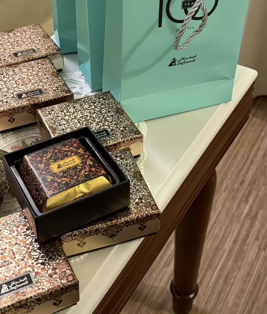 lifewizyas's tweet photo. باااقي ماخذتي توزيعات تعاليييي لقيت توزيعات من اصغر علي الحبة ب ١٤ ريال تجننننن وتواجهه للعيد 😭❤️ https://t.co/ZpopTdISvY