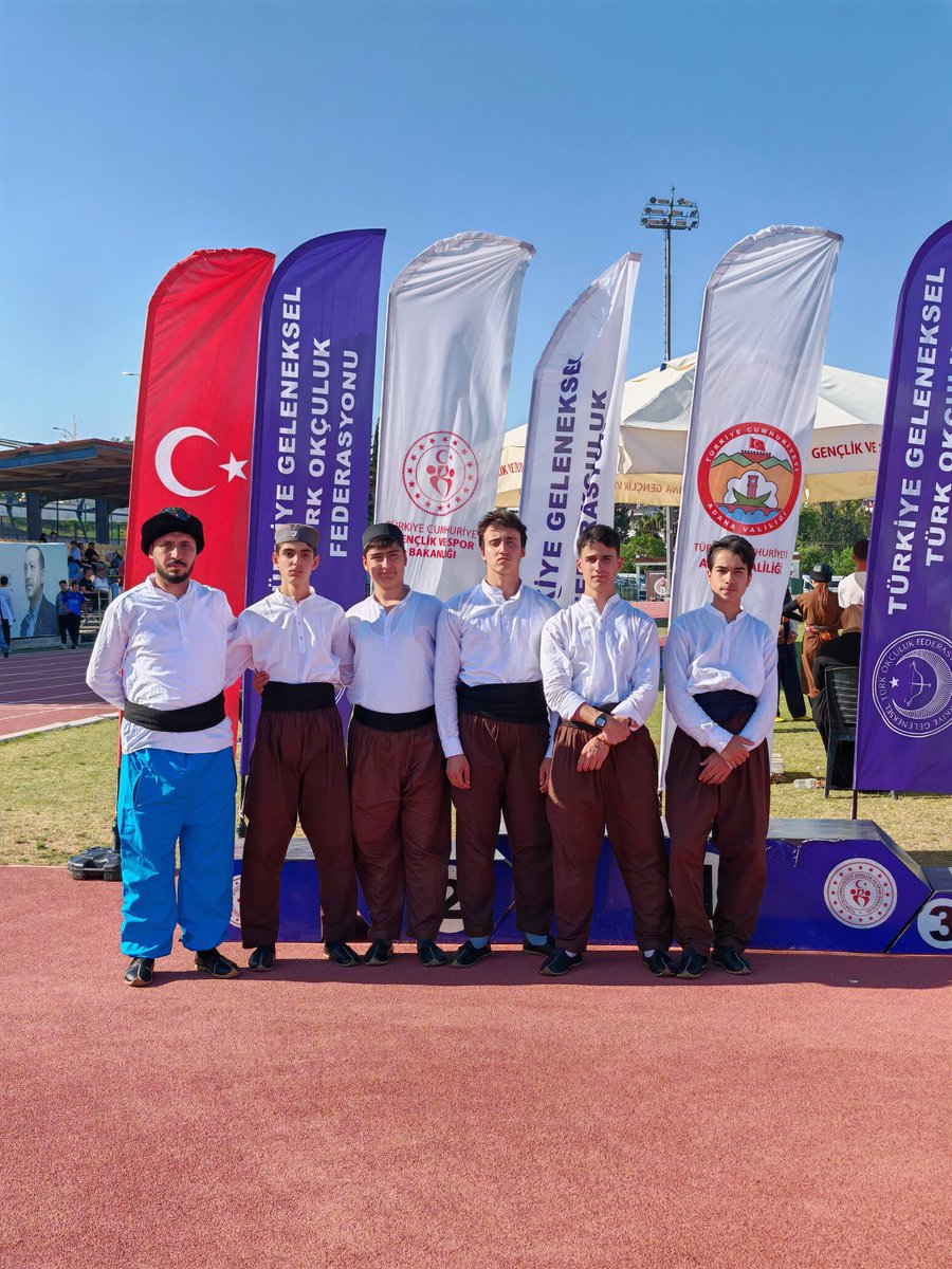 dataihl_21's tweet photo. 🏹 Adana'da düzenlenen Genç Erkek B Kategorisi Geleneksel Türk Okçuluğu Grup Müsabakalarında Türkiye Finaline hak kazanan öğrencilerimiz, ödüllerini okul idaremizden teslim aldı. 🏆
​Öğrencilerimizi tebrik eder, Türkiye Finalinde başarılar dileriz! 🎯🇹🇷 #Okçuluk #Başarı https://t.co/l8HkskgHq9