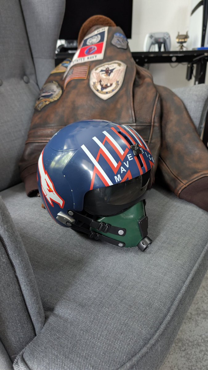 MartinMaslowski's tweet photo. @TopGunMovie I love Top Gun ❤️ 🙏🏻 https://t.co/M6uvvnfKWD