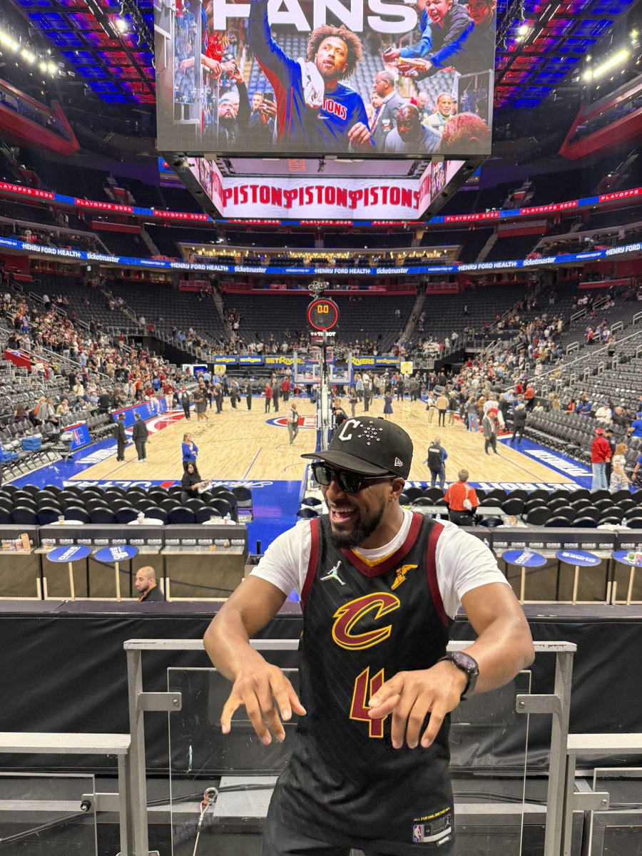 Garyv_G's tweet photo. Cleeeeeveland Basketball!!! https://t.co/69HMozwCEf