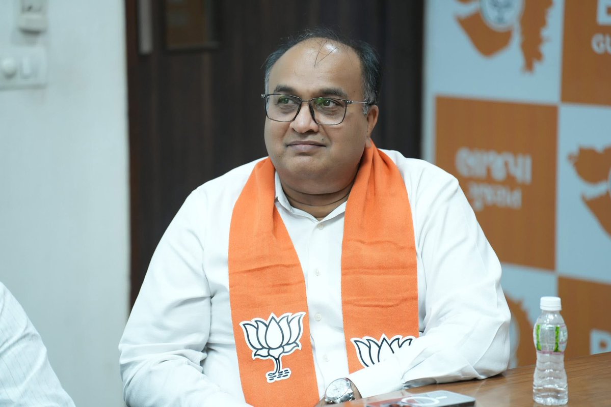 AjayMember's tweet photo. જિલ્લા અધ્યક્ષો અને પ્રભારી શ્રી ઓ સાથે ઝૂમ બેઠક કરી....🆎 https://t.co/ChzUFjVBN2