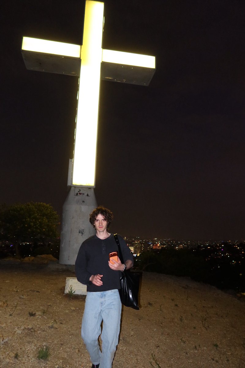 daimonx_'s tweet photo. between a crucifix and a hollywood sign https://t.co/4eW1smVunT