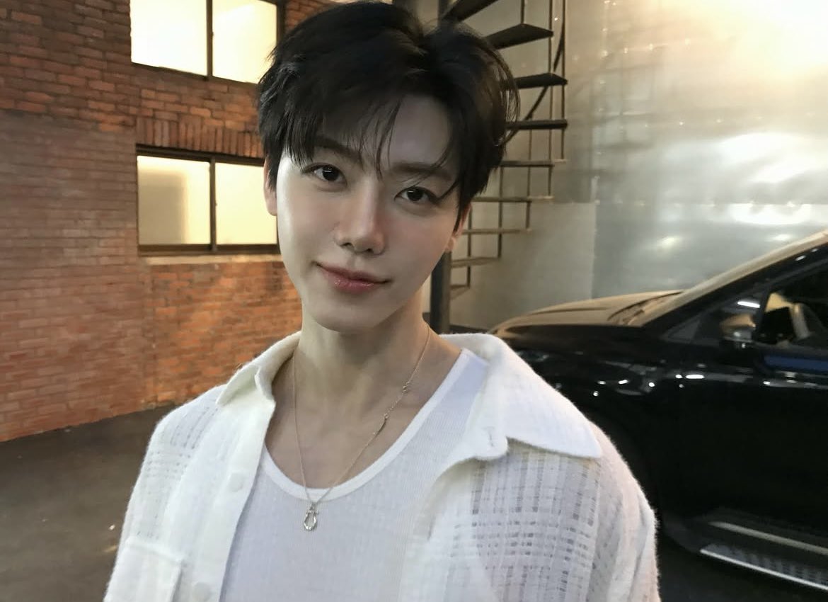 mama knows he looks extra pretty today 💗
