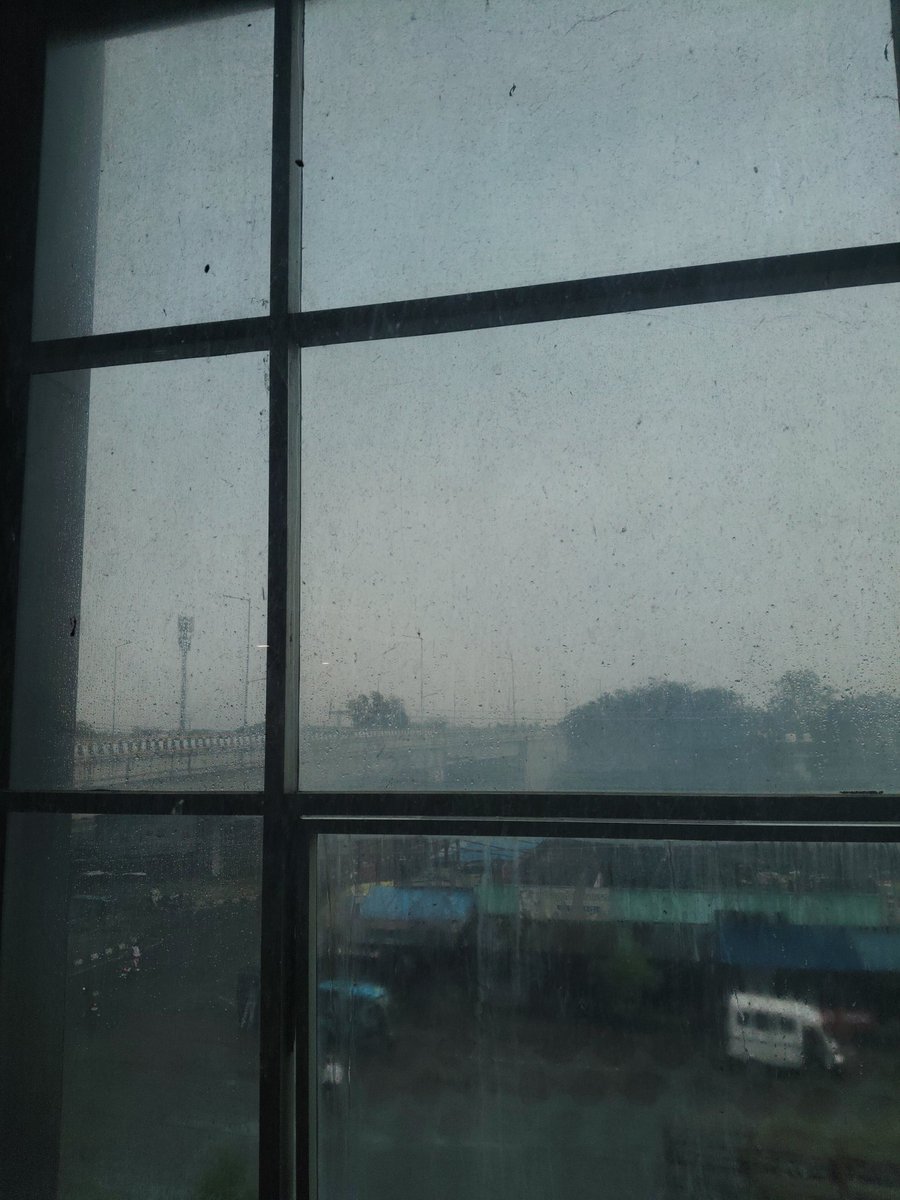 PrafullitMishra's tweet photo. #rainbowcity 
तन्हाई, उदासी, अकेलापन~~
           👇👇
बारिश, चाय, सिगरेट https://t.co/phhg8KNCao