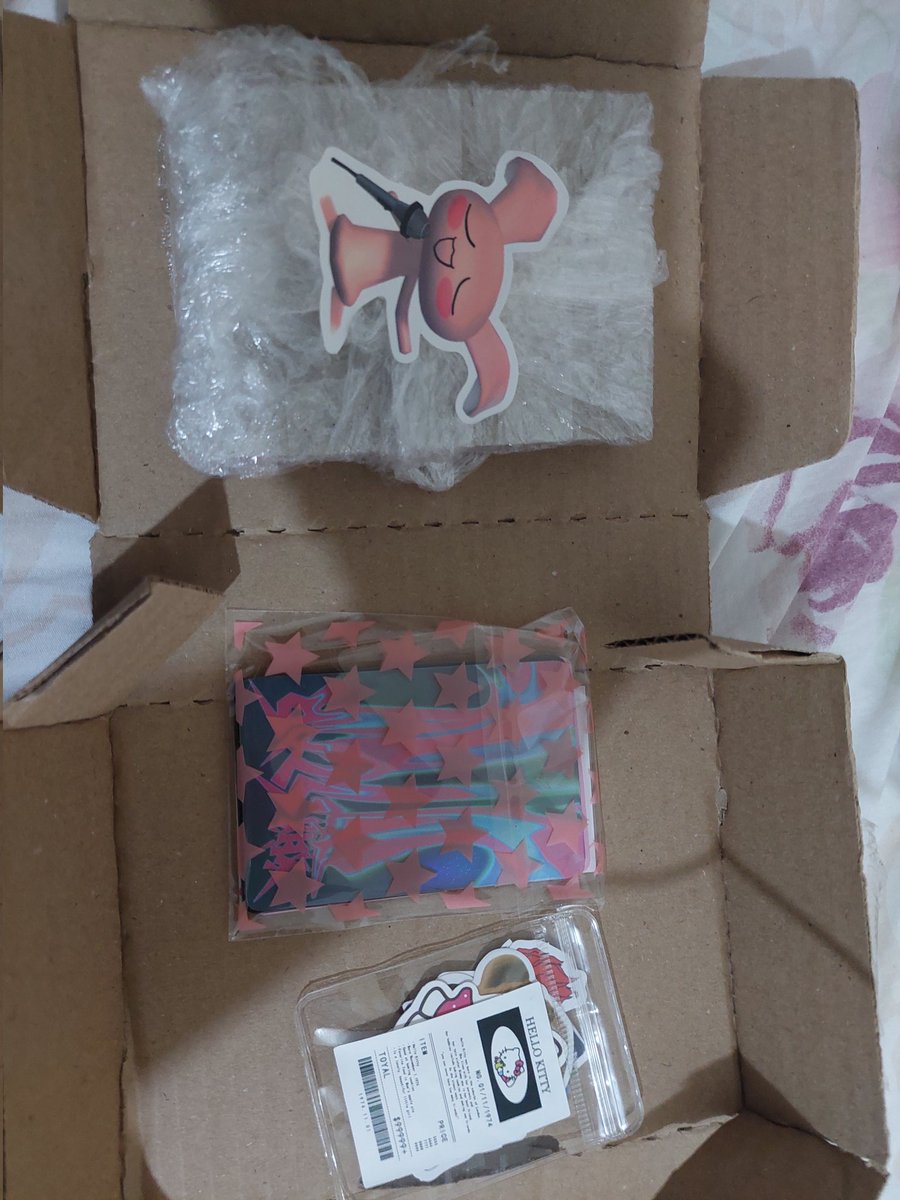 brunaloura's tweet photo. Feedback Positivo para a ceg Anilec @_anilec97 e para o envio da @azkabaneo 🥰, Duda adiantou o envio, veio bem embalado, amei os mimos, super recomendo 😎🫶🏻🩷. Obrigada meninas 🫶🏻🫶🏻 https://t.co/GMTH0ceGeb