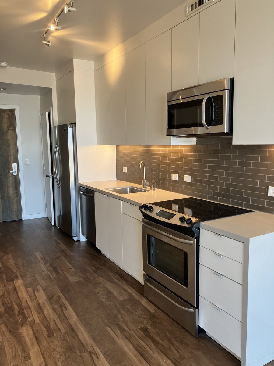 2175Market's tweet photo. ☀️ Now Available for Immediate Move-In! ☀️

Apartment #508 at 2175 Market is a sun-filled south/east-facing 1 bed / 1 bath with stunning views of the Mission and natural light all day long. Offering 520 sq ft, this home features brand new flooring, in-unit washer &amp; dryer,... https://t.co/fOGH7pFCQO