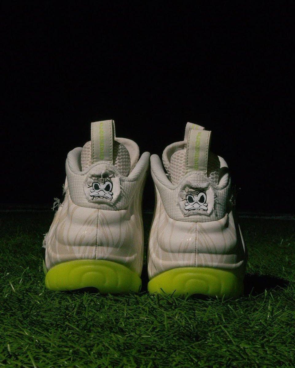 JustFreshKicks tweet media