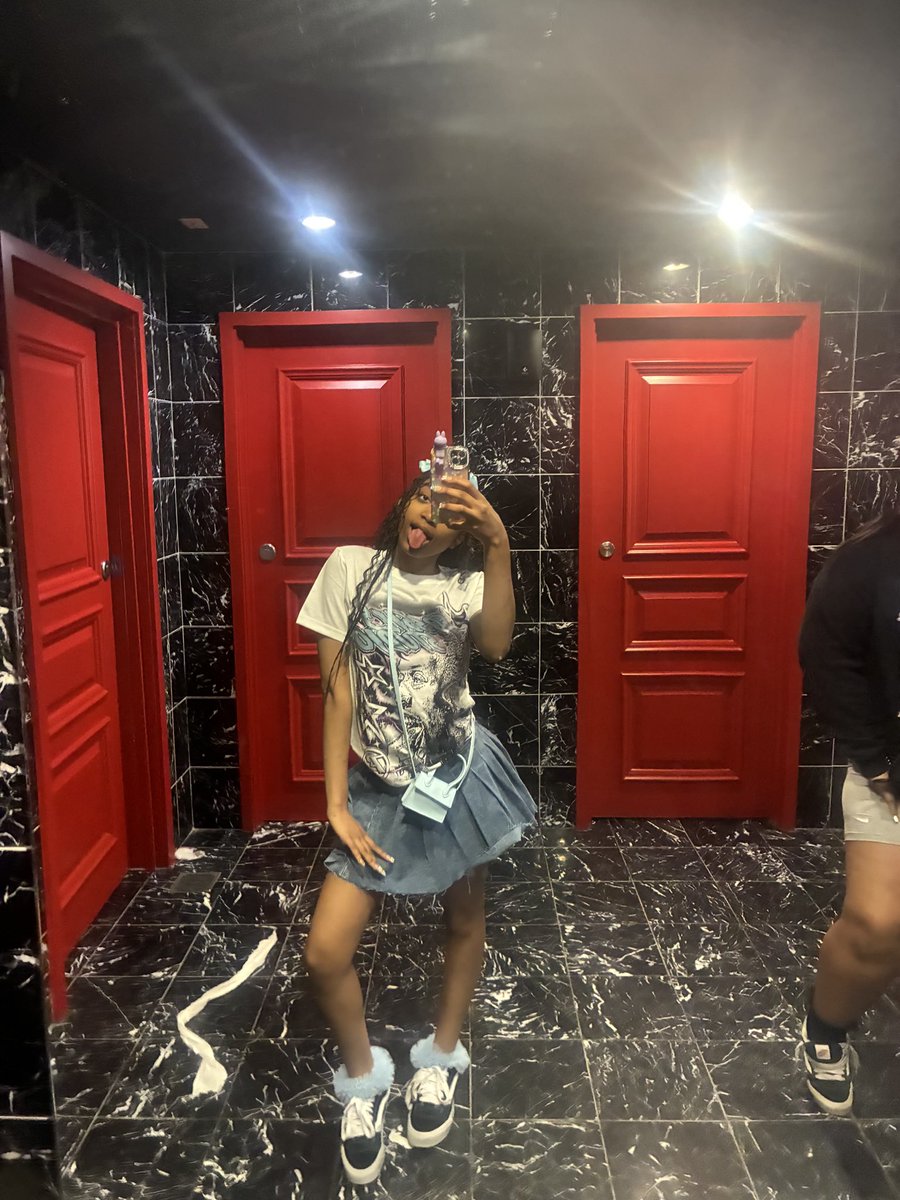 👩🏽‍ ️‍💋‍👩🏽 (@lilniyaaboo) / Posts / X