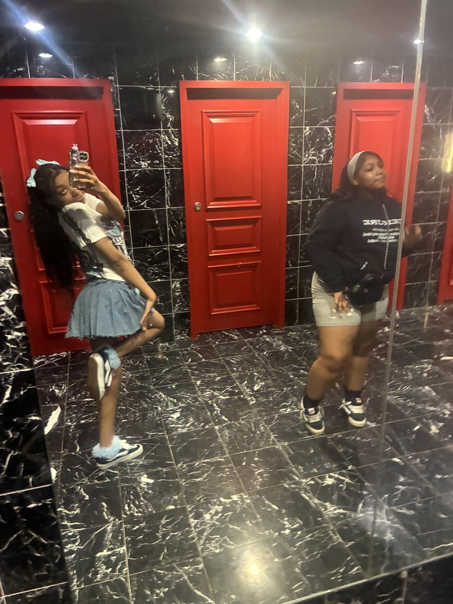 👩🏽‍ ️‍💋‍👩🏽 (@lilniyaaboo) / Posts / X