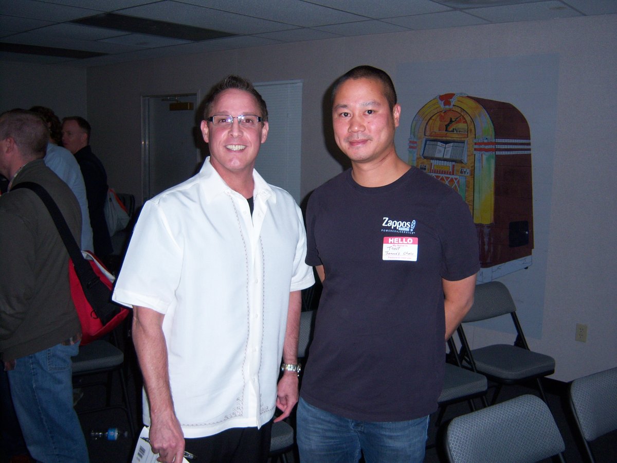 prpoints's tweet photo. Tony Hsieh, the Founder of Zappos with Robert Kayian, The Founder/CEO of https://t.co/SHjY85Wb5d &amp; https://t.co/twynBnfoqg (Las Vegas,NV) https://t.co/203oSZOVIq