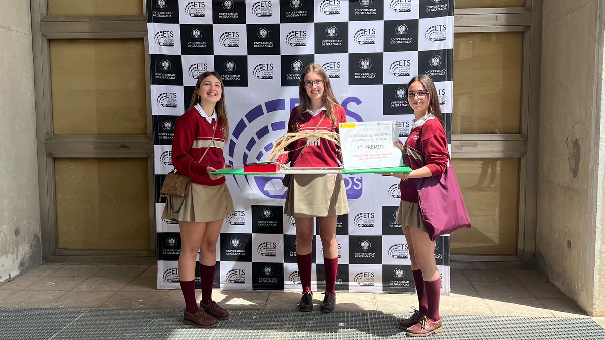 CanalUGR's tweet photo. 🌉 ¡810 kilos soportados solo con palitos de helado! 🍦

X edición Concurso de Puentes @ETSCaminosUGR para estudiantes de ESO y Bachillerato. 20 equipos de #Granada compitiendo en creatividad e ingeniería práctica 📐🏗️

🏆 Victoria: ¡Proyecto Formula 1!👏

https://t.co/zR8rpwlQpy https://t.co/R7s8jTijsS