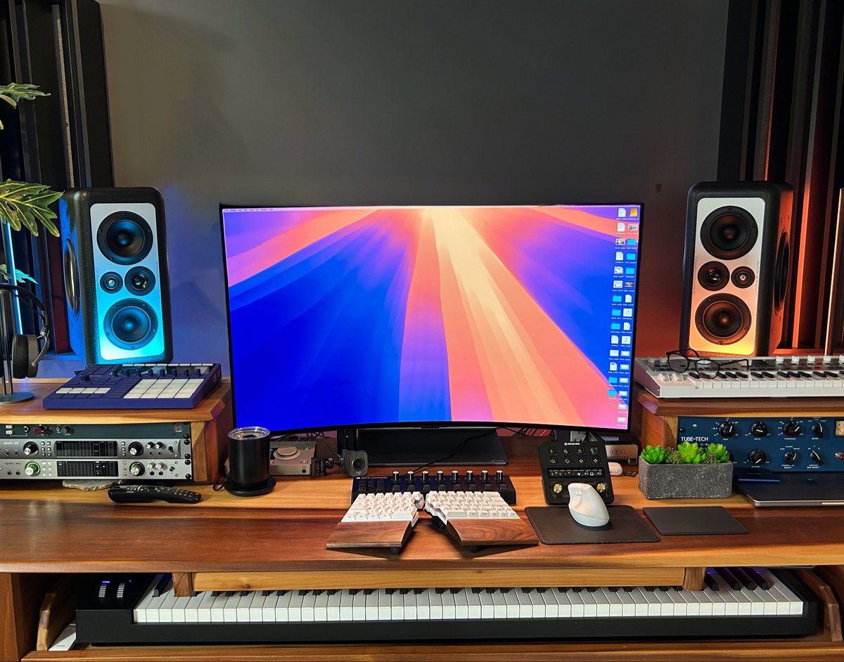 BarefootSound's tweet photo. MicroMain26 4-way active monitor with Dual-Force woofers studio setup.
🔈 https://t.co/wckgiLMzrx
#MicroMain26 #BarefootSound #DualForceTechnology #StudioMonitors #RecordingStudio https://t.co/ezbs6ieadg