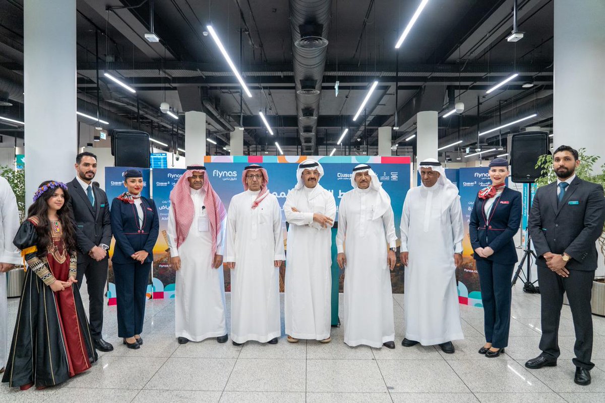 flynas's tweet photo. برعاية وحضور سمو أمير منطقة عسير الأمير تركي بن طلال، احتفلنا بتدشين مركز عمليات #طيران_ناس الخامس في مطار أبها الدولي، وإطلاق طائرتنا المزيّنة بهوية عسير، لنبدأ بربط أبها مع 11 وجهة داخلية ودولية.

#نربط_العالم_بالمملكة https://t.co/M5hBgsQfJF