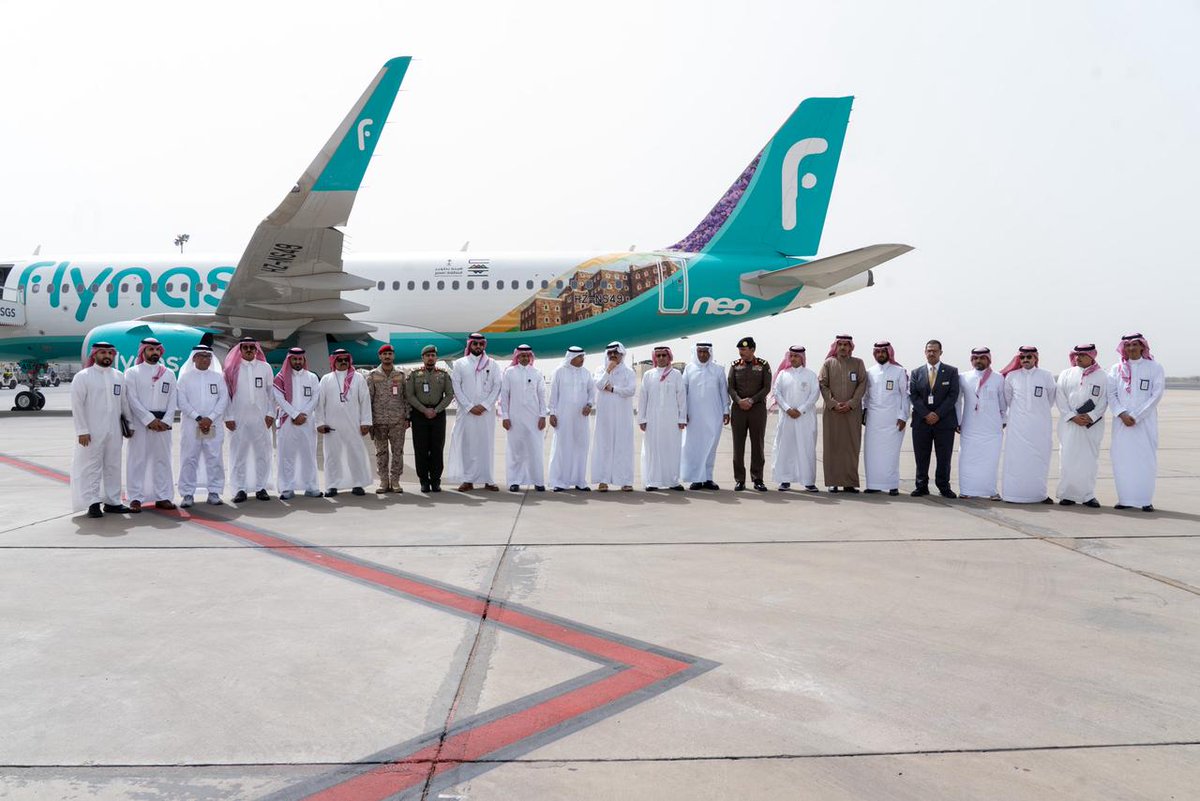 flynas's tweet photo. برعاية وحضور سمو أمير منطقة عسير الأمير تركي بن طلال، احتفلنا بتدشين مركز عمليات #طيران_ناس الخامس في مطار أبها الدولي، وإطلاق طائرتنا المزيّنة بهوية عسير، لنبدأ بربط أبها مع 11 وجهة داخلية ودولية.

#نربط_العالم_بالمملكة https://t.co/M5hBgsQfJF