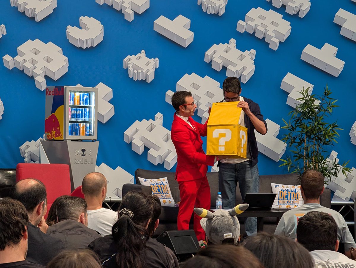 EpicRayBacon's tweet photo. ¡Qué bien me lo pasé con todos vosotros en la @RetroBarcelona 🥳 
Gracias por pasaros por el show y formar parte de él. Espero que todos hayáis podido pillar algún gachapon al vuelo 😂 

¡Sin duda, una de las mejores ferias de videojuegos!

#Retrobarcelona #Retrobarcelona2026 https://t.co/orB7nWzckb