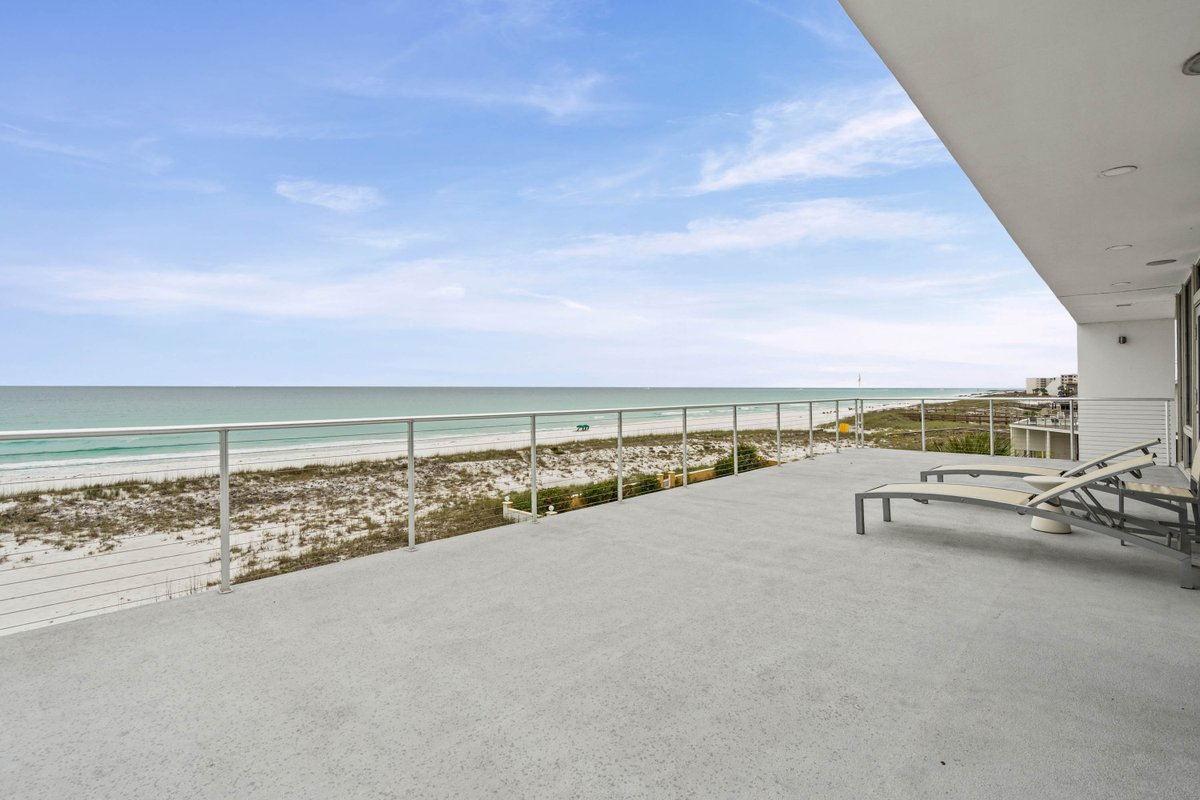 DSFPhoto's tweet photo. Traveled to Destin to photograph this incredible property. 🌊
The views did not disappoint, this is beach front perfection.
#DeepSouthFocusPhotography #Destin #BeachViews #RealEstatePhotography https://t.co/UGxJfiir1z