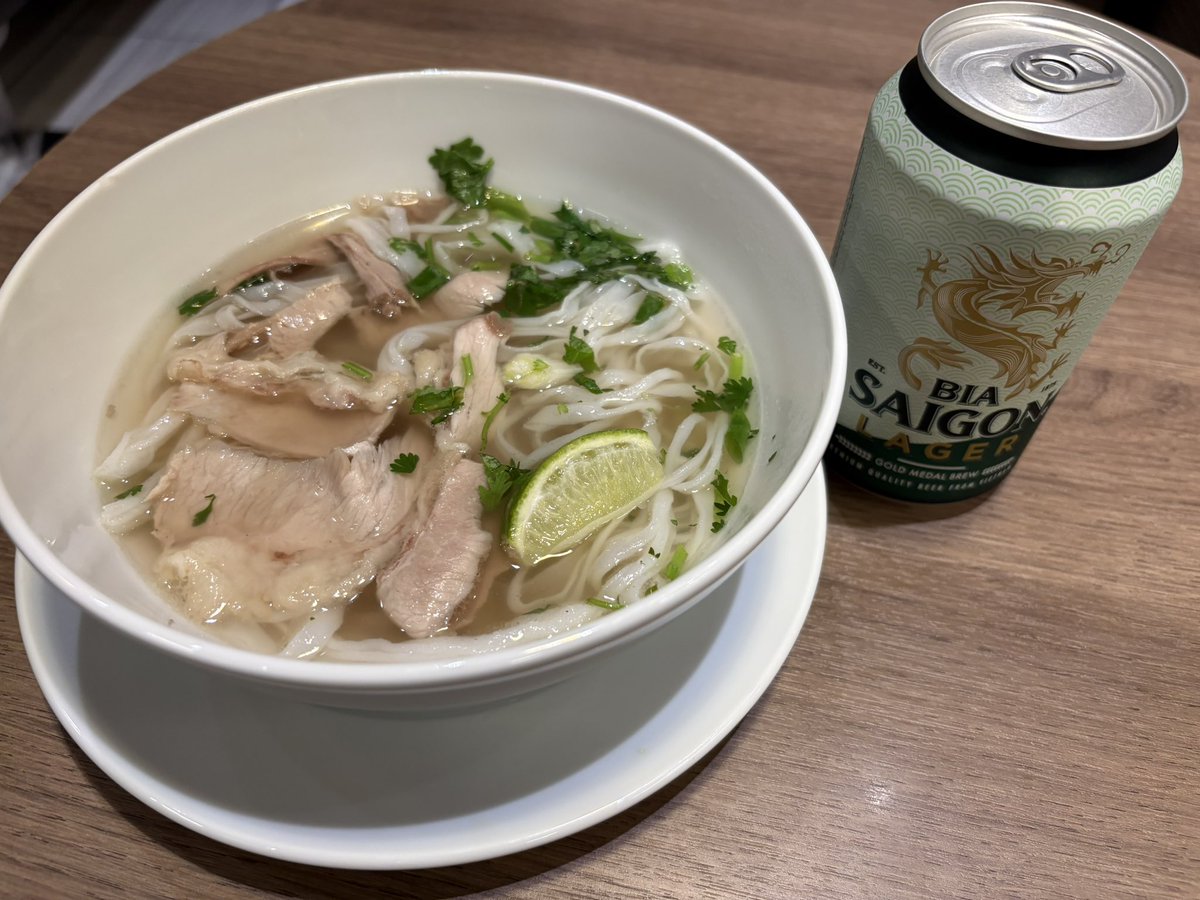 yarusou's tweet photo. ダナン国際空港のCIP Orchid Loungeで食べ損ねたフォー食べていざ帰国ッ‼︎
#PP古事記
#PriorityPass
#プライオリティパス
#ダナン国際空港 https://t.co/45lFH3L891
