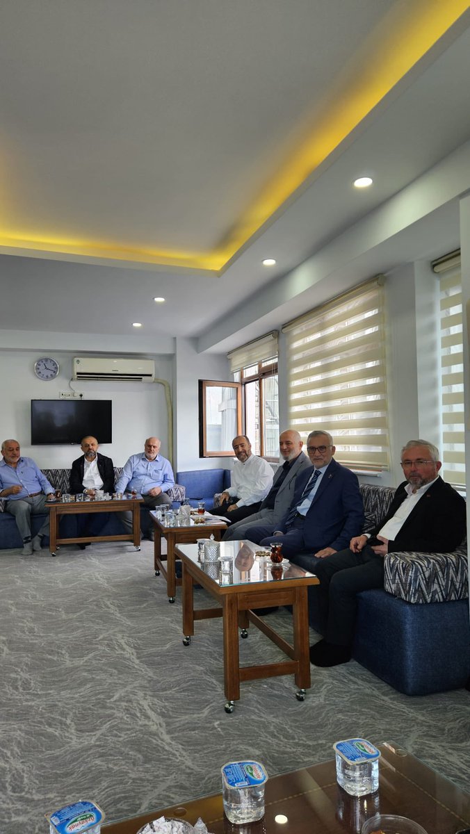 imammahmut22's tweet photo. Binlerce hafız yetiştiren ￼Bayrampaşa yeşil cami Kur’an kursu yeniden ihya oluyor. Bugün vakıf başkanımız , kaymakamımız, belediye başkanımız ,￼mimarlarımız ,mühendislerimiz ve hocalarımızla birlikte proje incelemesi yaptık. Kısa zamanda fora kazık çalışmaları başlayacaktır. https://t.co/A7GTCUN8iO