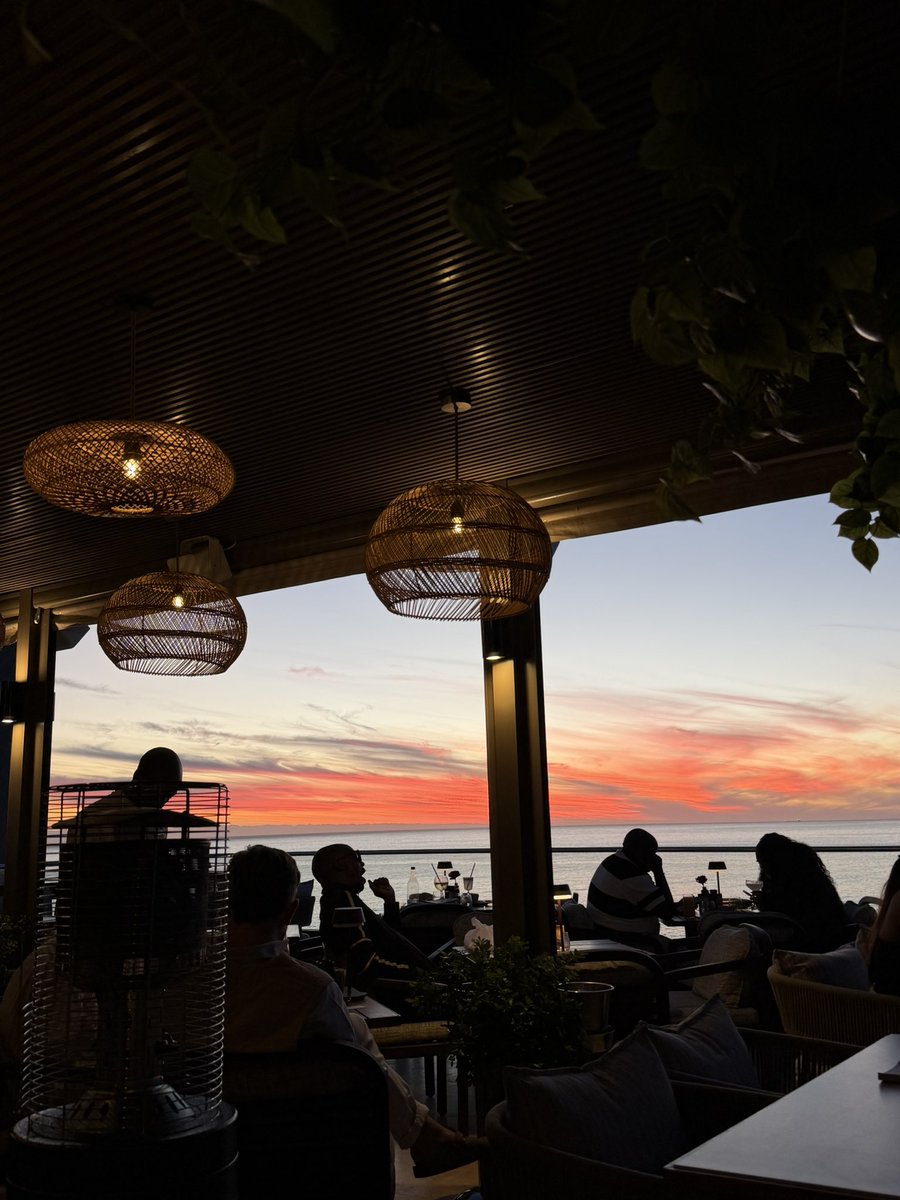 Mihlali_The_Guy's tweet photo. Sunset in CPT https://t.co/aOlV2iLaHa