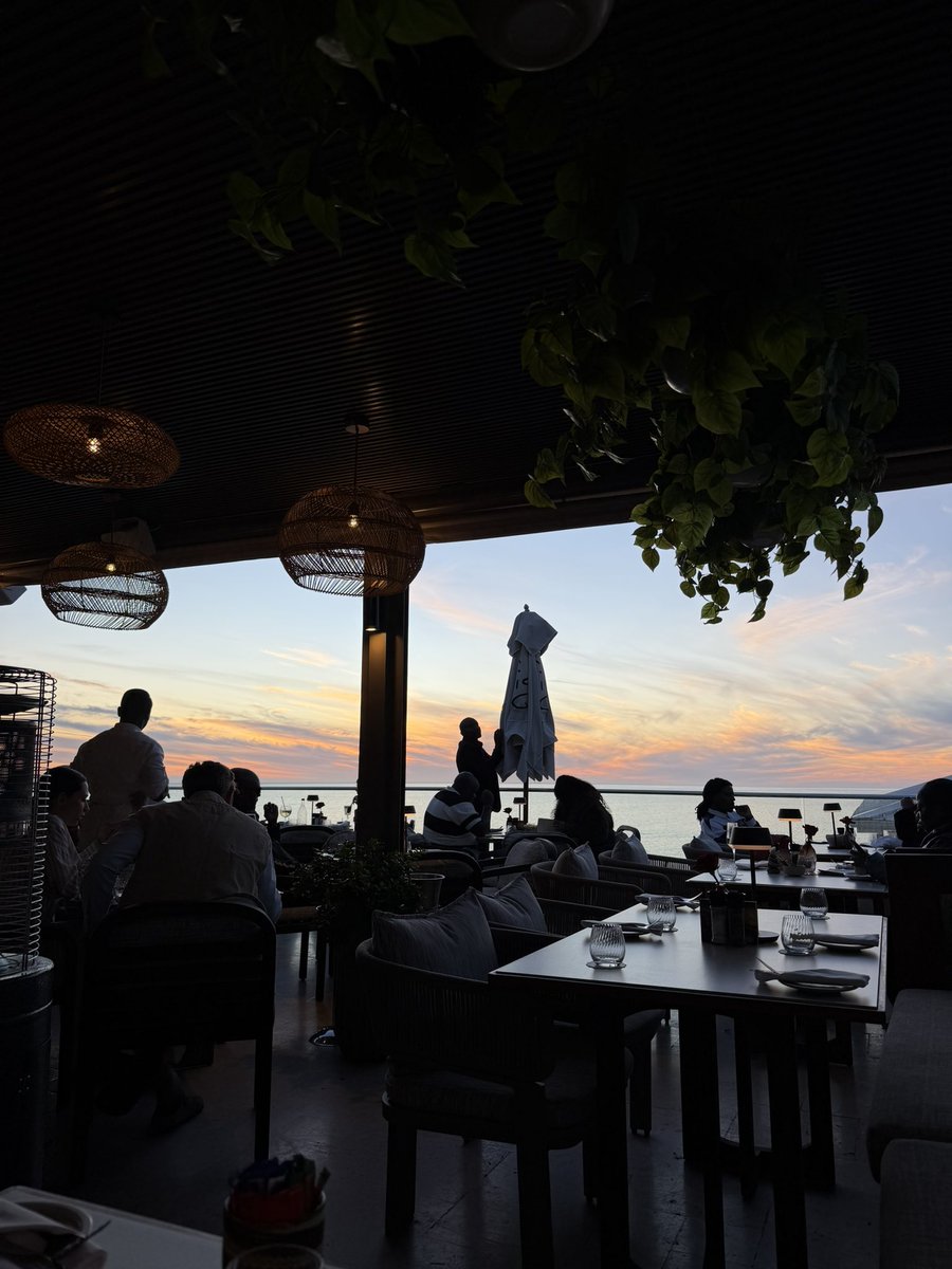 Mihlali_The_Guy's tweet photo. Sunset in CPT https://t.co/aOlV2iLaHa