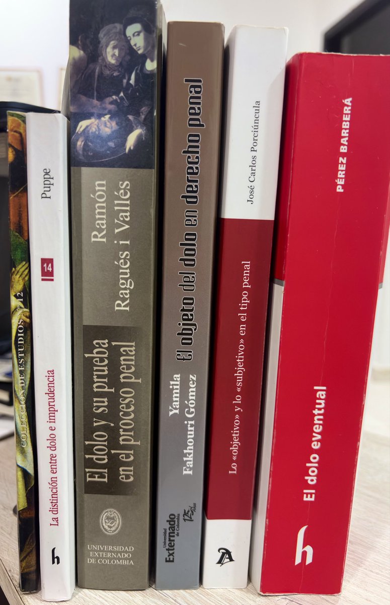 NABM__'s tweet photo. ✅El dolo en el derecho penal.

1 Evolución del tipo subjetivo — Mariana Sacher de Köster. 

2 La distinción entre dolo e imprudencia — Ingeborg Puppe

3 El dolo y su prueba en el proceso penal — Ramón Ragués i Vallès

4 El objeto del dolo en derecho penal — Yamila Fakhouri Gómez https://t.co/NNO143vv2E