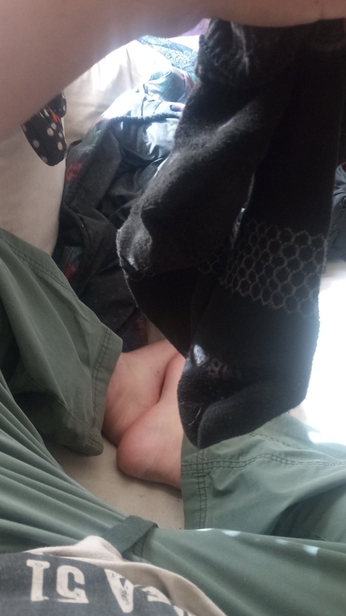 bettlebuggg's tweet photo. These smell sooooo bad after wearing them for upwards of a week, which loser wants to come huff them?~
#feetpics #socks https://t.co/vbRtdMyUjl