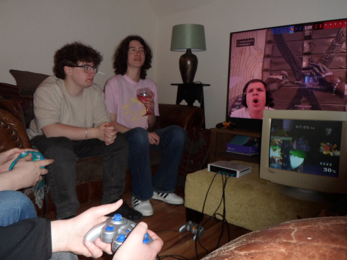 Blekhy1's tweet photo. couldnt go to scummit this weekend but one of my friends held a Root night for us all and it turned into a Melee &amp; Get Drunk &amp; Watch Jynxzi Stream the Salt Lake City Major night

W Shopify Rebellion L Faze i love my friends so much https://t.co/gOkh883H8L