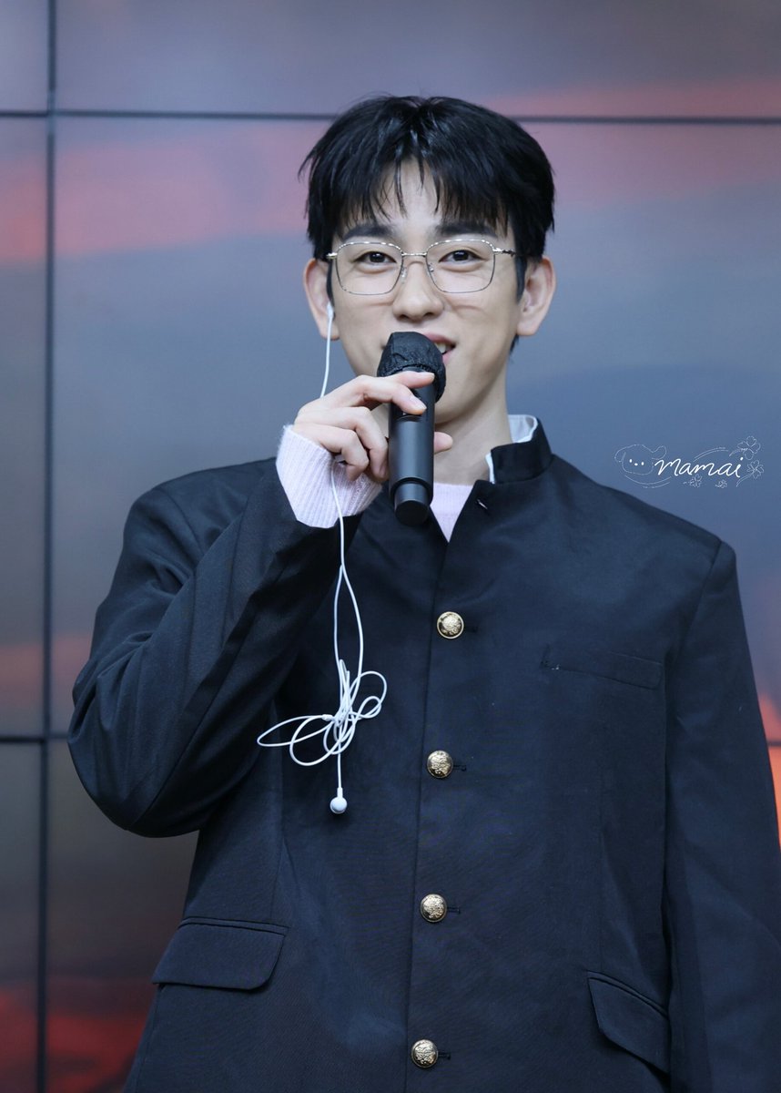 MaMiiMaMai's tweet photo. 160526 
หล่ออ่ะ🍑
#SaidangDoneFansign 
#Jinyoung 
#진영 https://t.co/GqwztfSF9t