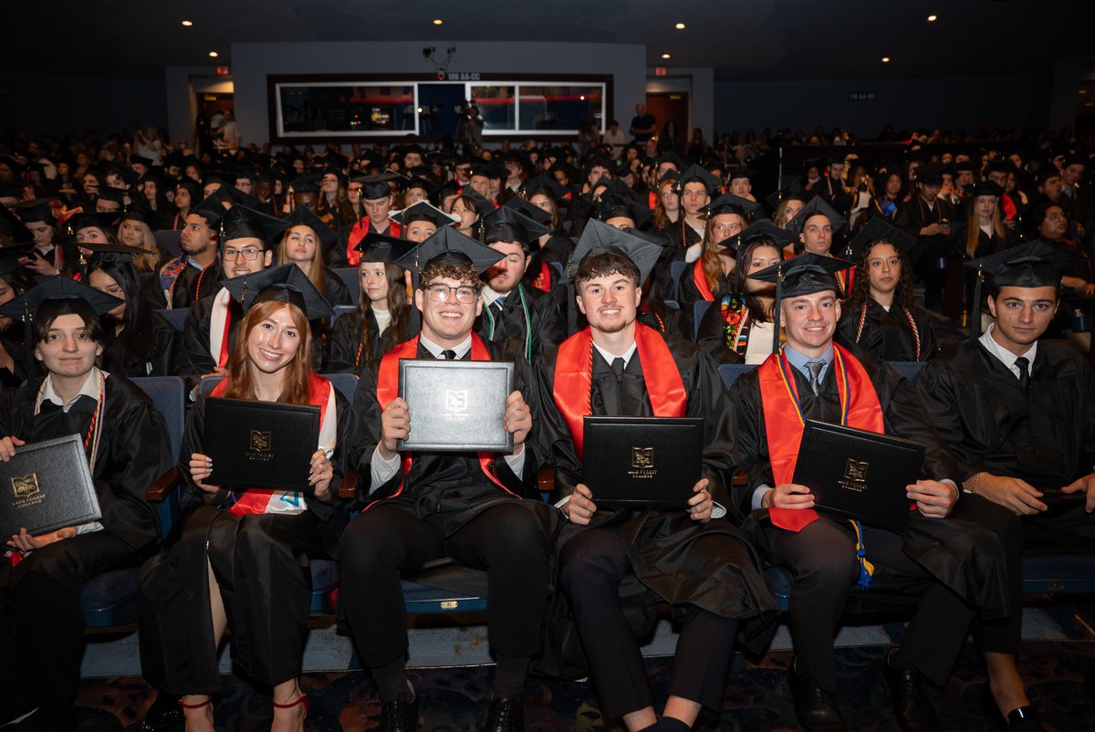 lfc_athletics's tweet photo. We’re still celebrating the Class of 2026! 🎓👏 Proud of everything these Foresters accomplished on and off the field, in the classroom, and throughout their time at Lake Forest. Congratulations graduates!

#GoForesters https://t.co/5ECKlAaiVB