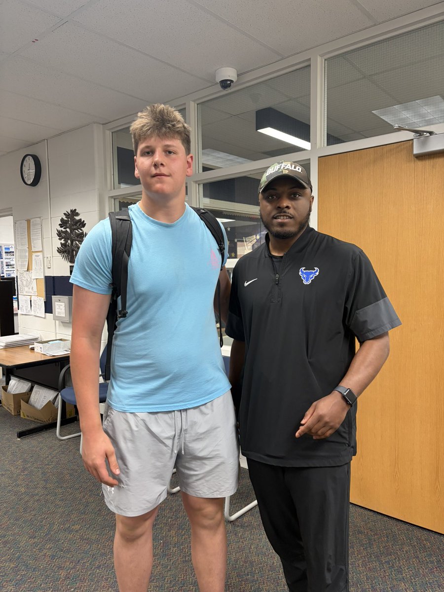 otto_grill's tweet photo. Thanks to @JordanSaivon from @UBFootball stopping by school today. Appreciate meeting more coaches on staff and learning more about @UBFootball 

@CooperWilliams_ 
@CoachAFeiertag 
@CoachNTrawick 

@RollHudFootball 
@CoachChad_T3 https://t.co/QvmZBxtt52