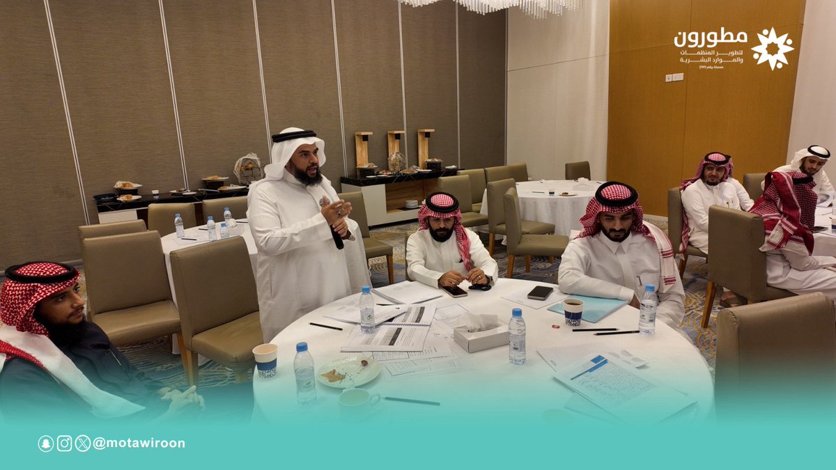 motawiroon's tweet photo. #تأهيل_العاملين_مع_الشباب |

استكمالًا لما طُرح في اللقاء السابق، نُفذت مساء الأحد الموافق 17 مايو 2026م جلسة معرفية بعنوان..

إدارة #شراكات البرامج الشبابية.

🎙️ قدمها..
الأستاذ. خالد بن قاسم الصحفي.

💡 أبرز محاور #الجلسة:
• أهمية بناء #الشراكات الفاعلة في البرامج الشبابية.
• آليات إدارة #الشراكات بما يعزز التكامل والتعاون.
• سبل توسيع الأثر ورفع كفاءة #المبادرات الموجهة للشباب.
