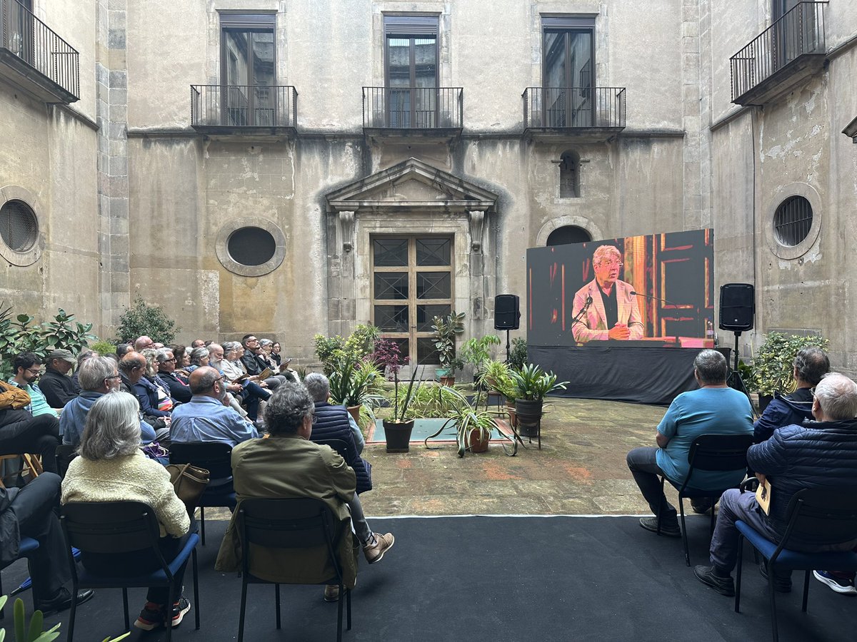 OratoriBCN's tweet photo. @FundMTorrent @cultura_cat @jaumecollboni @bcn_ajuntament @Cultupopularbcn 🎭 L’actor Pere Arquillué llegeix un text escrit per Narcís Comadira.

Els textos i les interpretacions musicals s’aniran intercalant al llarg del concert. https://t.co/hBBQK8rZEw