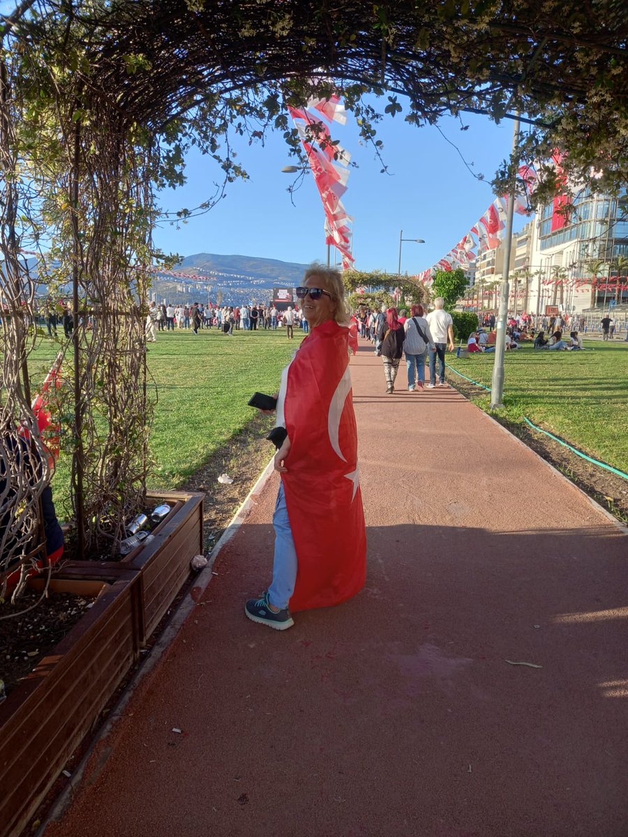 Sadosumm111's tweet photo. #19MayısAtatürküAnmaGençlikveSpor 
2025 izmir'den🇹🇷❤️‍🩹
Biz sözde değil özde seni sevdik 
❤️‍🩹ATAM❤️‍🩹 https://t.co/4lv0wFP9eE