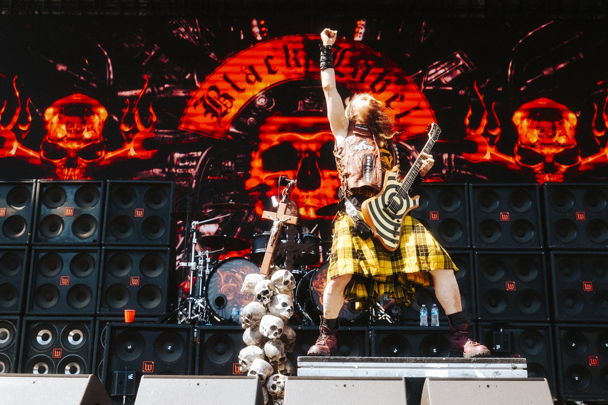 revolvermag tweet media