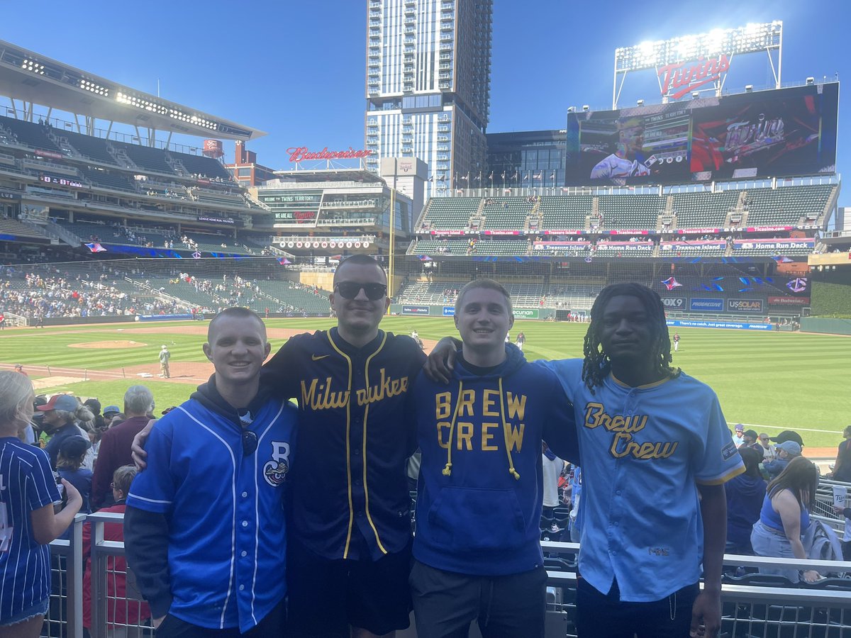 logandudeman's tweet photo. @MatthewMKE98 Me and the guys started a few of those 😤 https://t.co/ybJZPwObUb