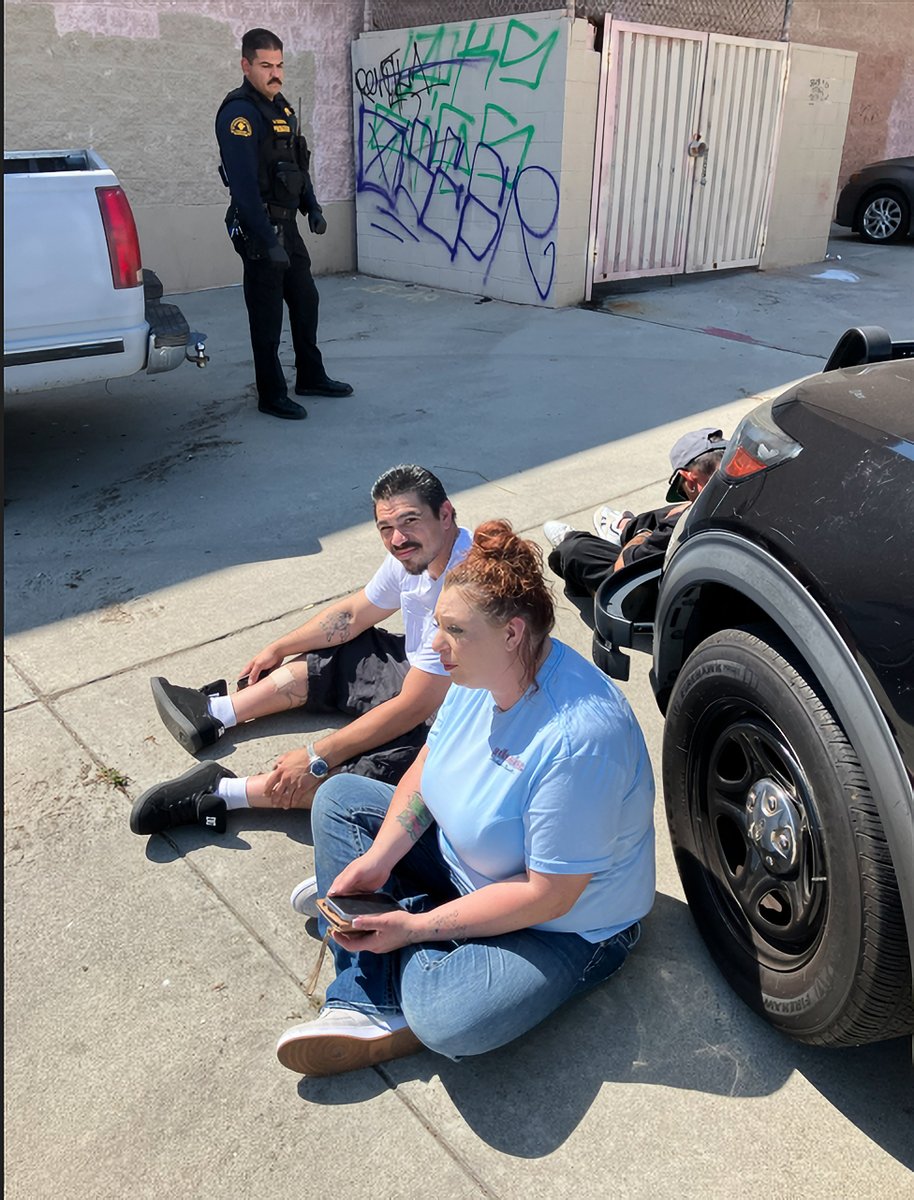 SBCprobation's tweet photo. #SBCProbation's Community Action Response Engagement Unit teamed up with the Rialto Police Department, Social Work Action Group, and the Department of Behavioral Health for community outreach in Rialto, CA.

Teams contacted 29 people, and helped 1 to receive housing assistance. https://t.co/0Sj3Zx9byC
