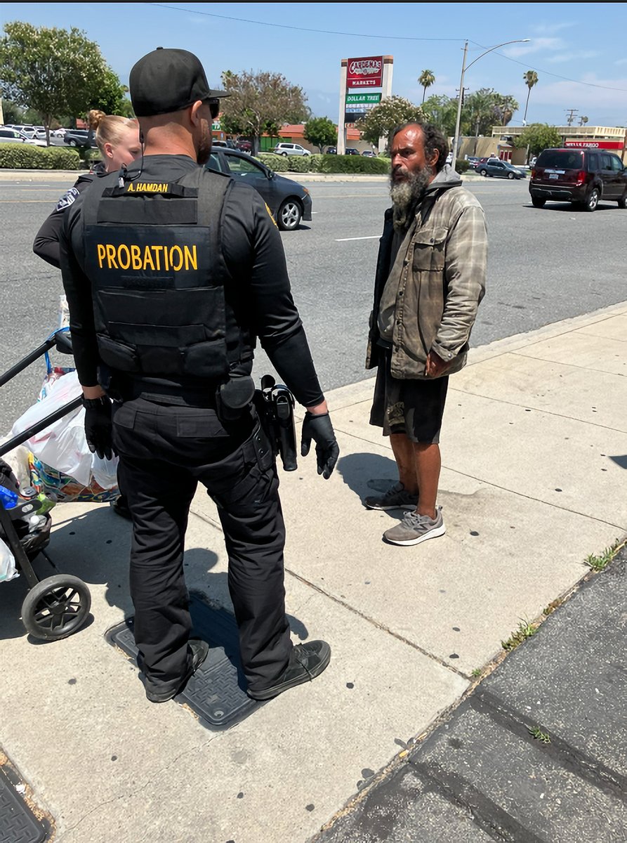 SBCprobation's tweet photo. #SBCProbation's Community Action Response Engagement Unit teamed up with the Rialto Police Department, Social Work Action Group, and the Department of Behavioral Health for community outreach in Rialto, CA.

Teams contacted 29 people, and helped 1 to receive housing assistance. https://t.co/0Sj3Zx9byC