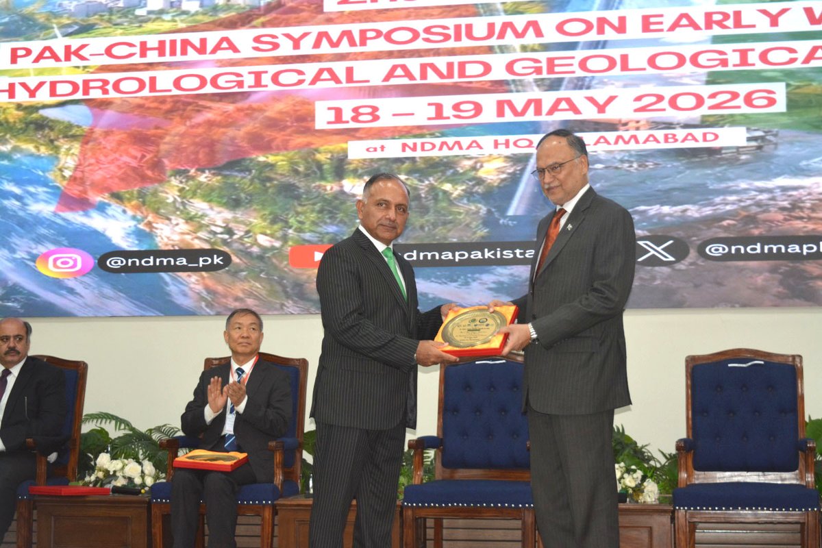 COMSATS_en's tweet photo. Federal Minister for PD&SI & Deputy Chairman Planning Commission, Prof. Ahsan Iqbal, graced the inaugural session and emphasized the urgent need to bridge the “knowing-doing gap” among academia, researchers, and policymakers.

He underscored that effective early warning systems, when coupled with coordinated and timely response mechanisms, serve as a cornerstone for disaster risk reduction, mitigation, and preparedness in climate-vulnerable regions. 🌍