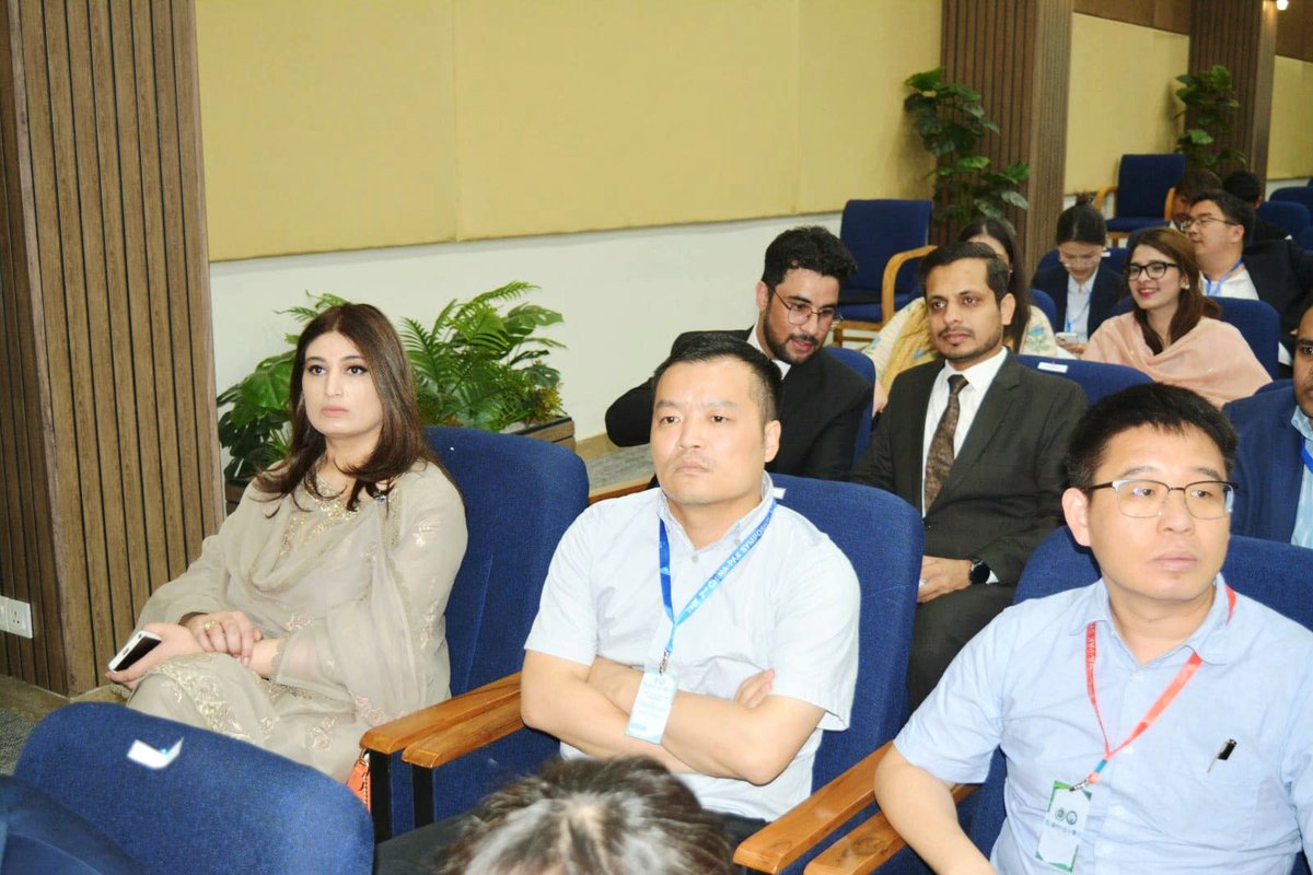 COMSATS_en's tweet photo. Federal Minister for PD&SI & Deputy Chairman Planning Commission, Prof. Ahsan Iqbal, graced the inaugural session and emphasized the urgent need to bridge the “knowing-doing gap” among academia, researchers, and policymakers.

He underscored that effective early warning systems, when coupled with coordinated and timely response mechanisms, serve as a cornerstone for disaster risk reduction, mitigation, and preparedness in climate-vulnerable regions. 🌍