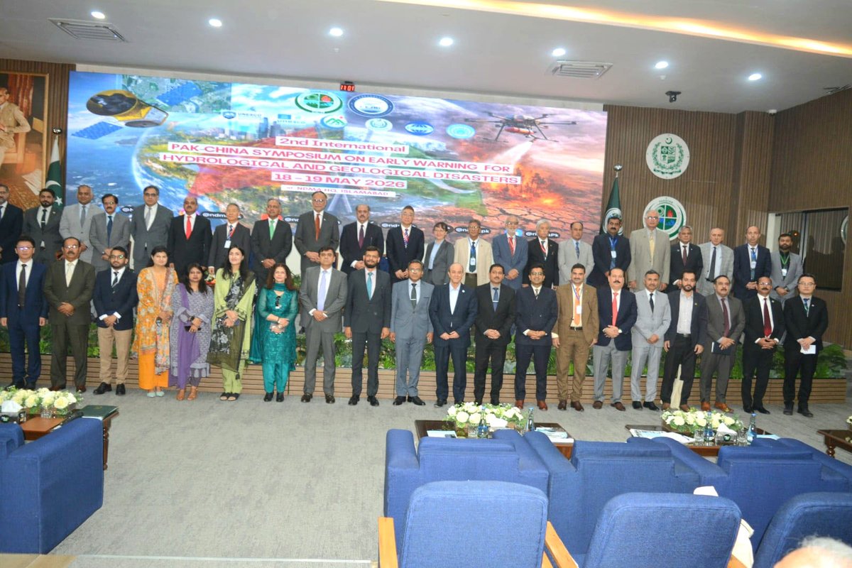 COMSATS_en's tweet photo. Federal Minister for PD&SI & Deputy Chairman Planning Commission, Prof. Ahsan Iqbal, graced the inaugural session and emphasized the urgent need to bridge the “knowing-doing gap” among academia, researchers, and policymakers.

He underscored that effective early warning systems, when coupled with coordinated and timely response mechanisms, serve as a cornerstone for disaster risk reduction, mitigation, and preparedness in climate-vulnerable regions. 🌍