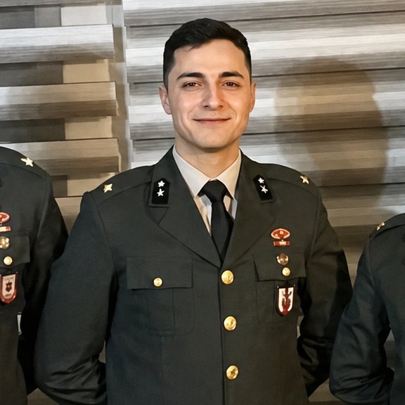 defenseport's tweet photo. TSK’dan ihraç edilen Teğmen Deniz Demirtaş hakkında verilen göreve iade kararı, MSB’nin itirazı üzerine durduruldu. https://t.co/h2VEgahWqW