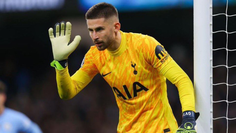 SpursDaily_'s tweet photo. 🚨🎙️Roberto De #Zerbi hinting on who will start in goal against #Chelsea tomorrow:
“No, it is not difficult. It is easy, #Vicario is number one but we have to consider the physical condition, the momentum and everything.
I have a big relationship with #Kinsky and #Vicario as well and there will be no problem.”