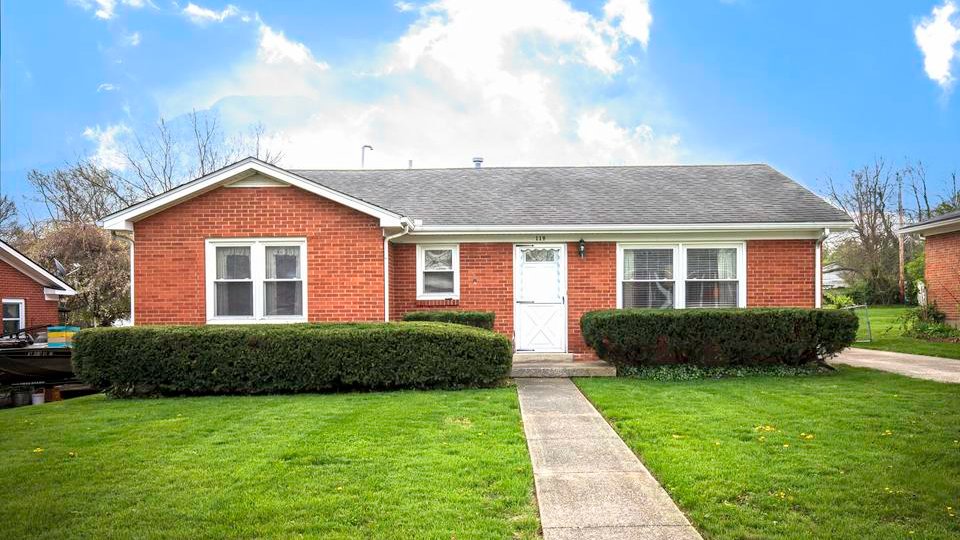 TurfTownProp's tweet photo. SOLD!! 119 Angell Avenue, Versailles, KY. Congrats to Jordon Walker who was happy to have participated in the sale of this home!
#sold #versaillesky #turftownproperties https://t.co/D8JWE2yaH4