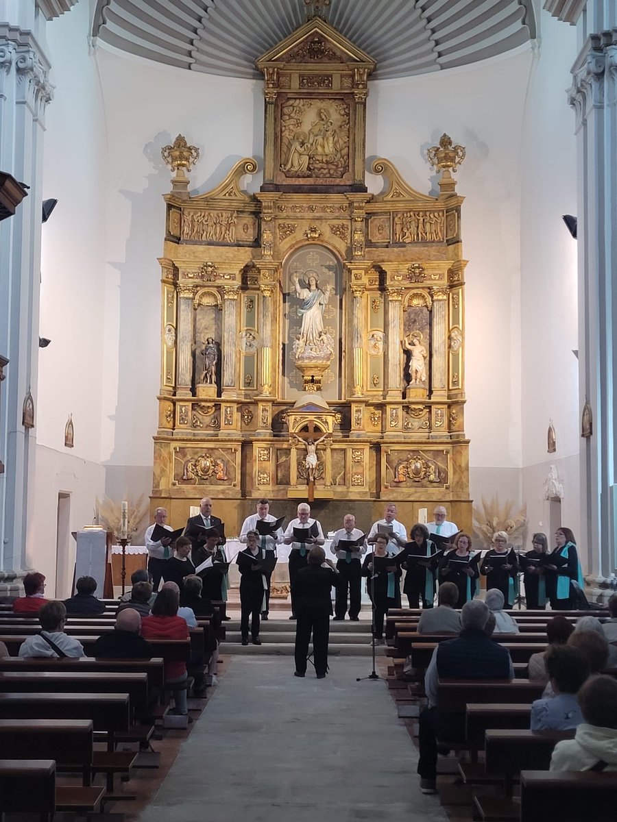 ajmaials's tweet photo. ⛪️ Ahir al vespre, l’Església de Maials va acollir un concert de la Coral d’Almatret 🎶🎼🎹 Una bonica vetllada 

#Maials https://t.co/vzpRSFLF83